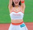 Crop top heavy movement Kim Eo-seo cheerleader