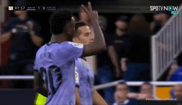 Real vs. Valencia. Vinyl god gif making a gesture to wish for relegation to Valencia