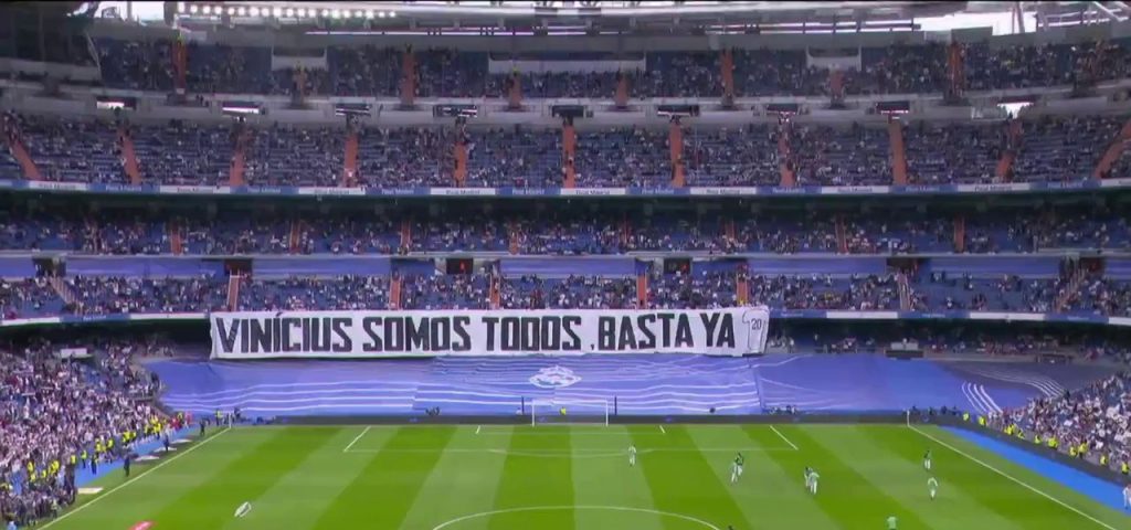 (SOUND)Real Madrid vs Bernabeu with Real Madrid players supporting Vinicius