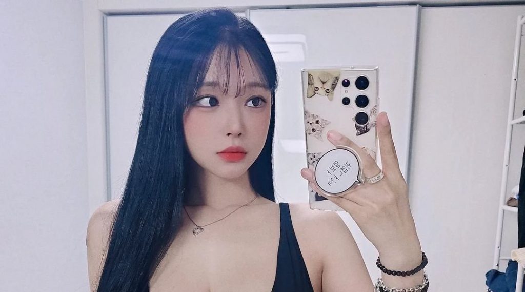 Kim Gap-joo takes off her new Instagram black underwear