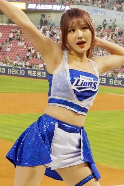 Super Close Sexy Cheerleader Choi Hong-ra