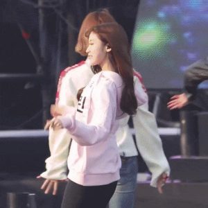 OH MY GIRL ARIN's tight leggings during rehearsals