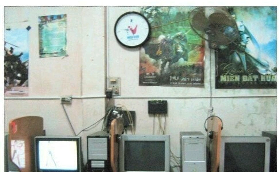 An internet cafe that kids don't know these days