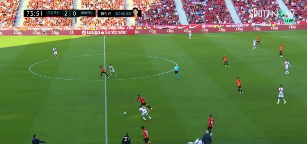 (SOUND)Mallorca VS Bayekano commentator appeals to strong foulsShaking