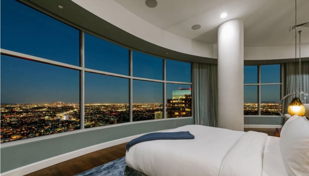 The penthouse on the 40th floor of the LA apartment that Rihanna bought