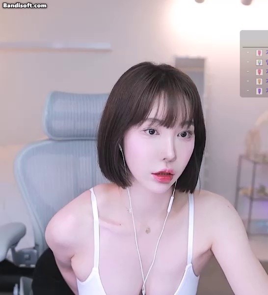 White string sleeveless chest bone barely bobbed hair and became sexy