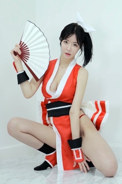 Sexy cosplay that you fall in love with when you see model Min Hanna