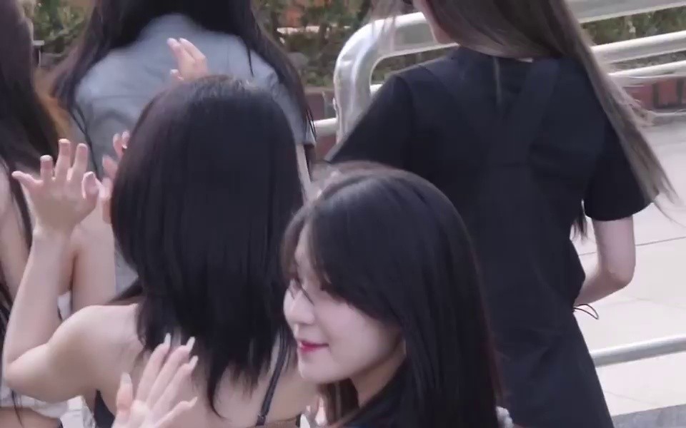 Baek Jiheon from from fromis_9 who covers your fair skin on your way to work