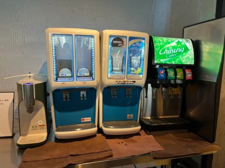 I'm preparing to start an Internet cafe, but how much is the right amount for unlimited drinks