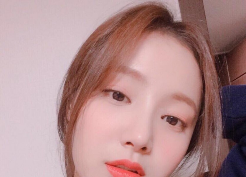 MOMOLAND Yeonwoo's selfie