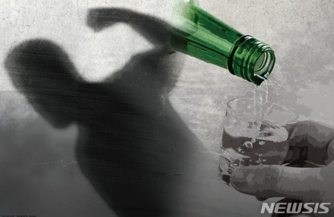Female assault head laceration and finger amputation with soju bottle at drinking party