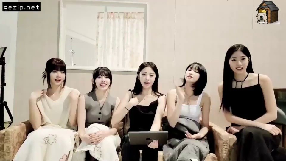 (SOUND)Yoonjin is bad at putting clothes down. Kim Chaewon