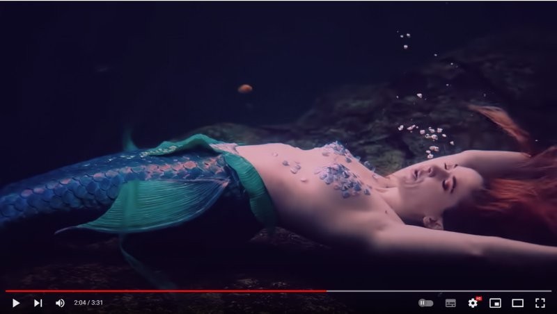 The real mermaid shoot in the water