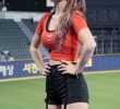 Red T-shirt with tight volume, Lee Dahye, cheerleader