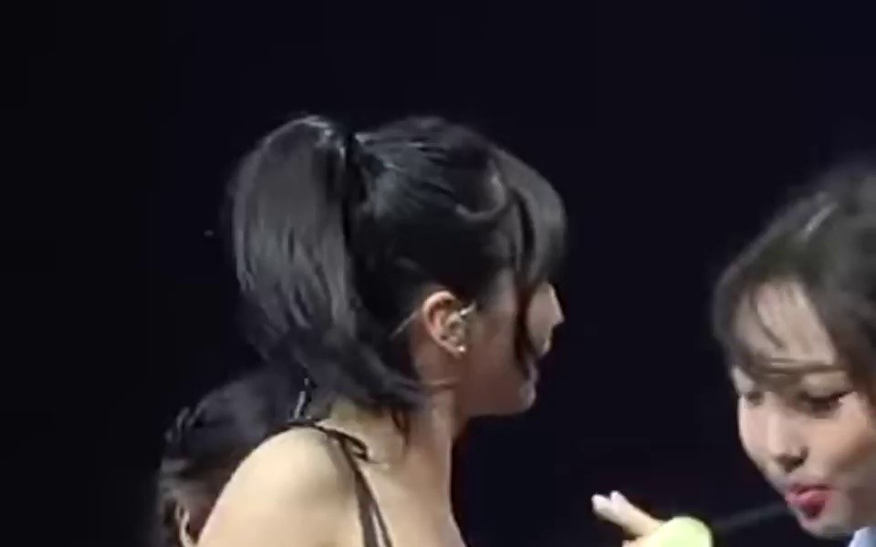 TWICE's MOMO's butt