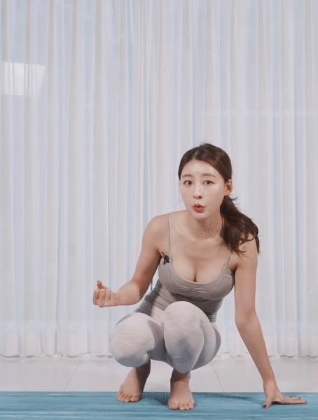 Yoga instructor Hwang Ayeong's beginner yoga routine