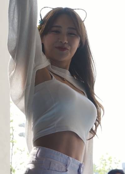 Fluffy string sleeveless black bra Park Sun-joo cheerleader