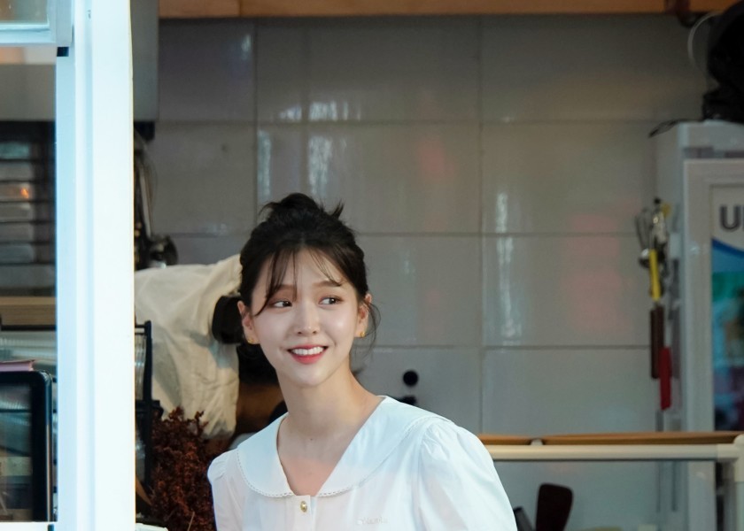 Actress Kim Jieun, fresh visual at a local restaurant