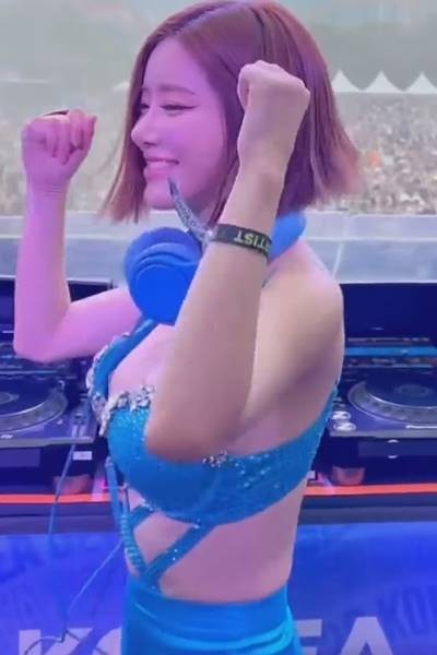 DJ Soda Songkran Festival DJing Shaking Heart Movement