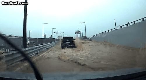 The moment the underground car in Osong, Cheongju is flooded, the black box