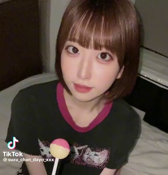 (SOUND)Japanese TikTok girl licking candy in cat pose