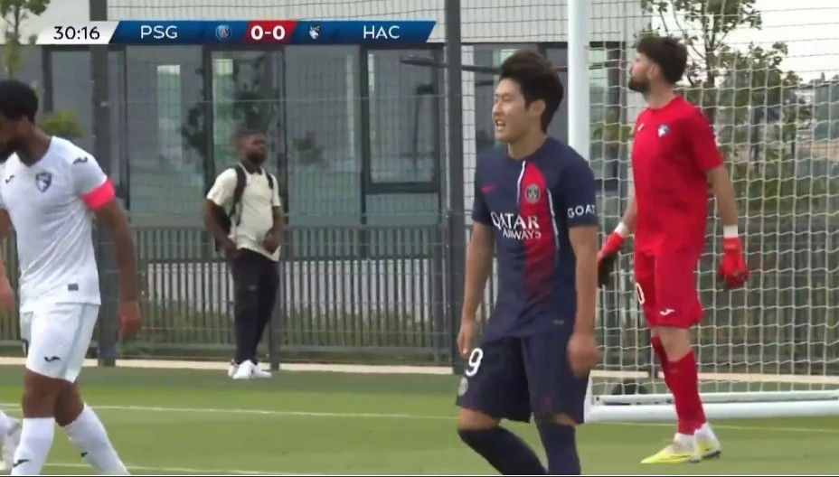 PSG vs Le Havre Lee Kang-in's Thumbs Up Shaking