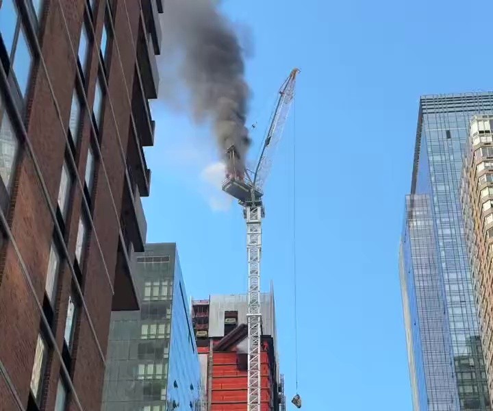 (SOUND)Tower Crane Collapse in New York City