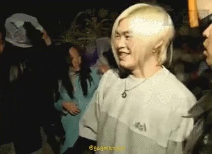 A birthday party in front of Heejun's house 20 years ago