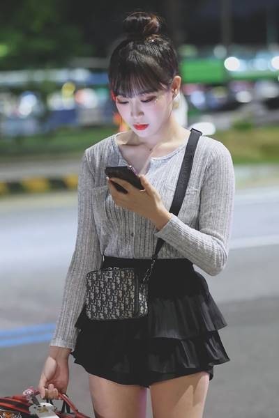 Byun Ha-yul's cheerleader's plain clothes bun hair, where taxis don't come from work