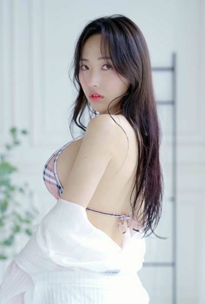 Yeonhwajubadi Water Balm T-shirt with Checked Bikini