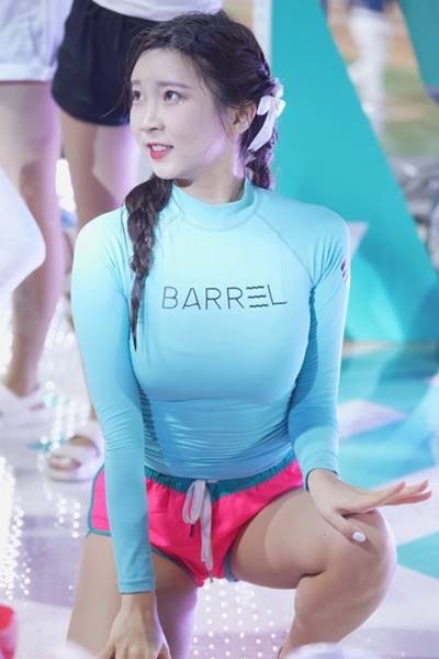 Kim Jeongyeon Cheerleader Tight Rash Guard Chest Volume Pink Dolphin