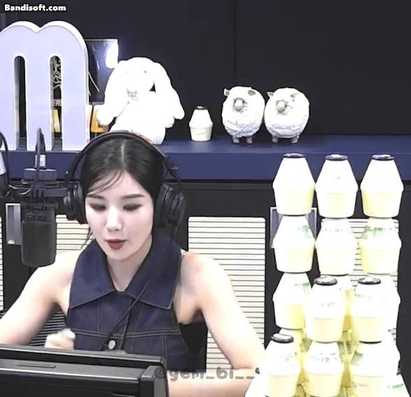 DJ Kwon Eunbi, who made poor construction. Banana-flavored milk top