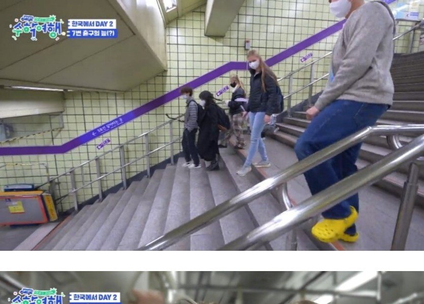 Foreigners Surprised to See Red Gang Unit While Riding Korean Subway