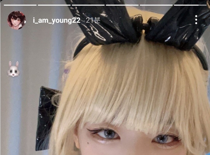 Kim Gye-ran QWER Member Nyang Nyang Nyang Nyang Instagram Leather Bani Girl Chest Bone