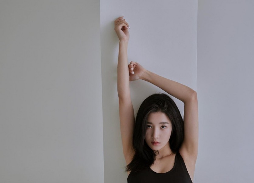 Kwon Eunbi's waistline is crazy