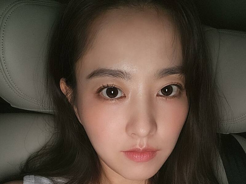 Park Boyoung who posted a selfie