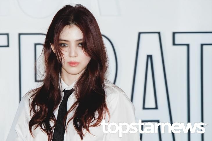 The darkened Han So-hee at the Dior event.jpg
