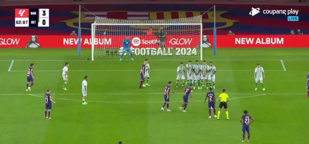 Warsaw v Betis Ferran Torres extra goal for free kick(Shaking) (Shaking)