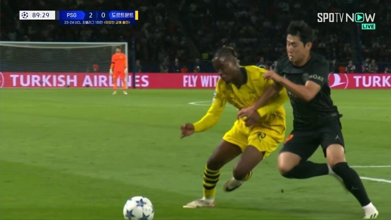 Lee Kang-in gets a foul while defending PSG vs Dortmund