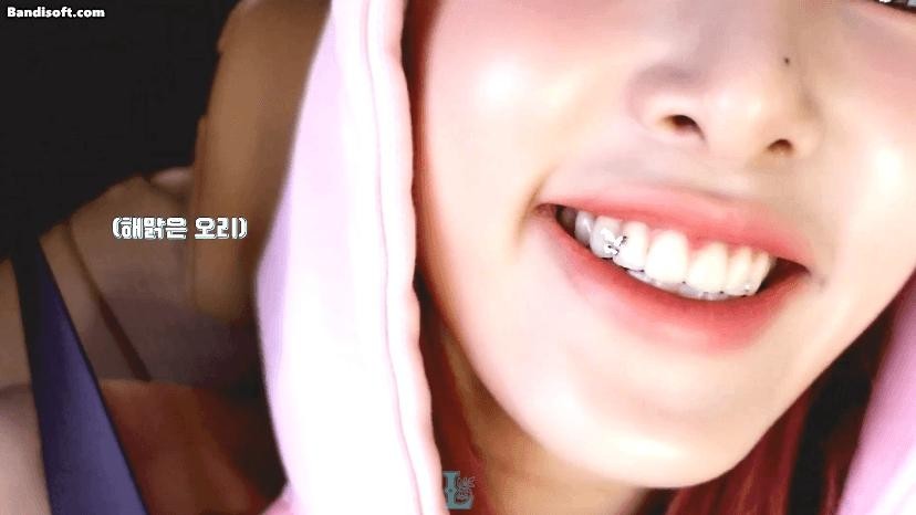 IZ*ONE's Tooth Jam CHOI YE NA