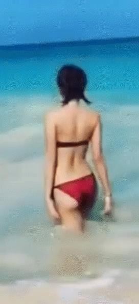 Yoonji's bikini back