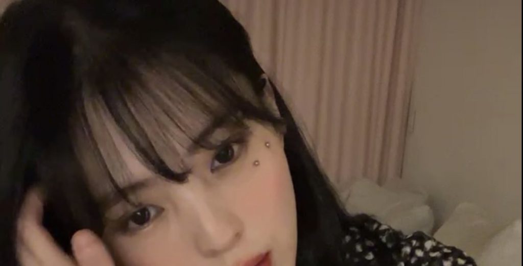 Han Sohee with piercings under her eyes