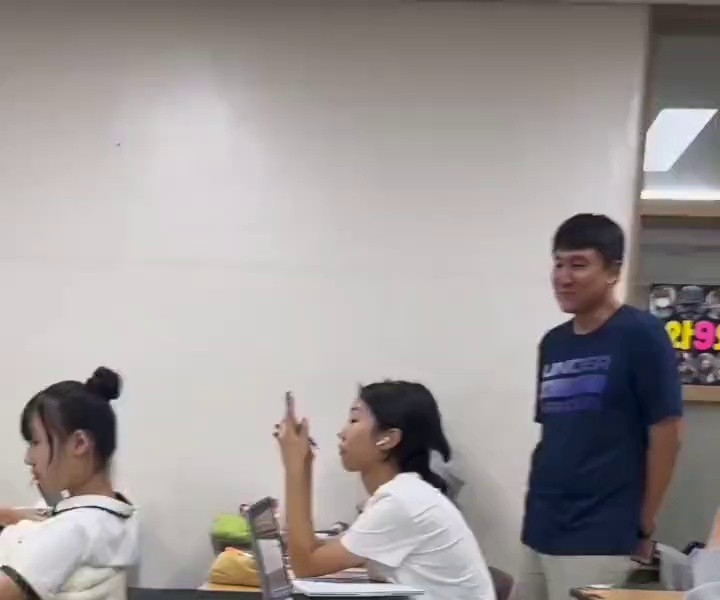 (SOUND)A high school girl who touches her phone during study class