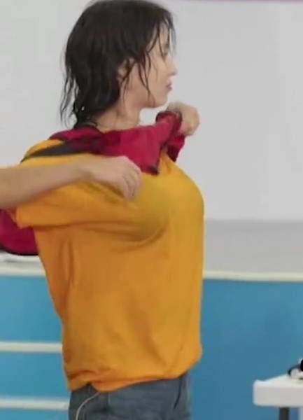 Song Jihyo Dived into the Water