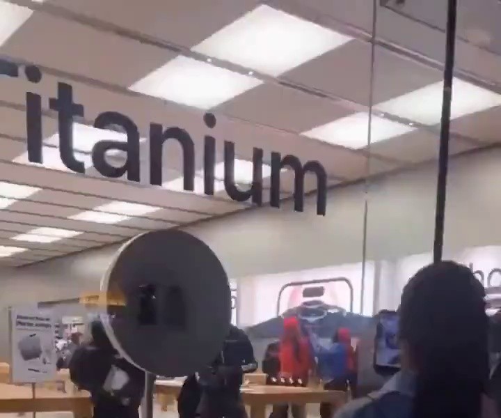 (SOUND)U.S. Apple store update