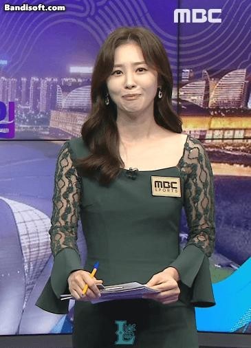 Red Green Dress Announcer Park Yeon-kyung Good Body - Hangzhou Asian Games
