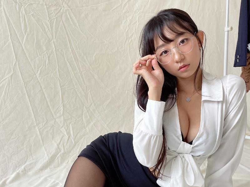 Pyo Eun Ji turned sexy secretary