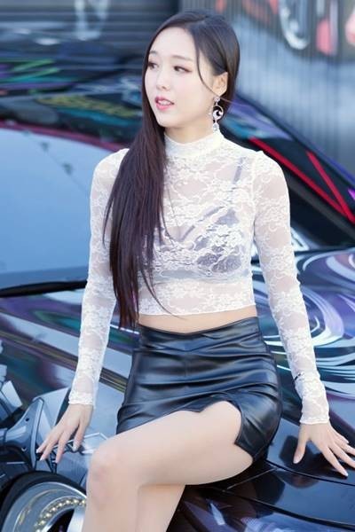 Racing Model Kim Gaon See-Through Crop Top Black Bra