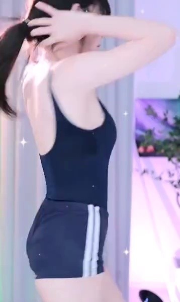 God Sehee's school miss dolphin body that shakes her butt