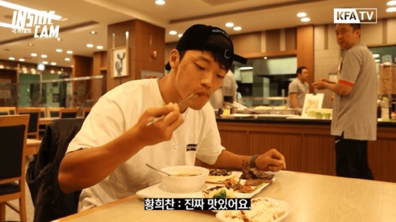 MVP-like treatment Hwang Heechan receives at a restaurant